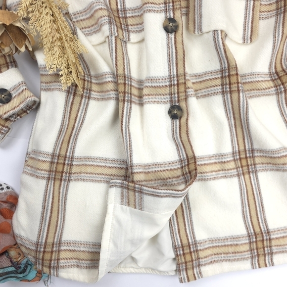 Express Womans White Tan Plaid Thick Sweater Jacket - Oversize Fit  Sz Small - Picture 5 of 13